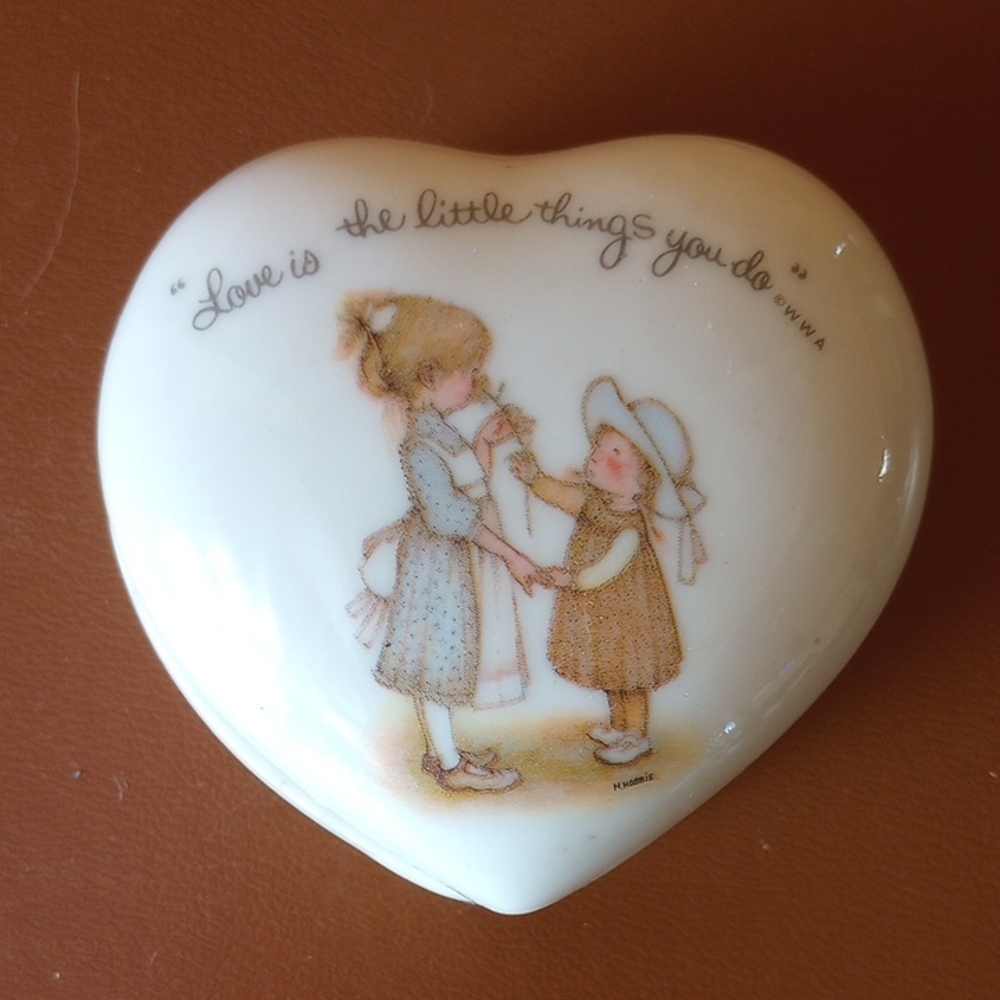 Vintage Porcelain Holly Hobbie Heart Shaped Trinket Storage Memento Box